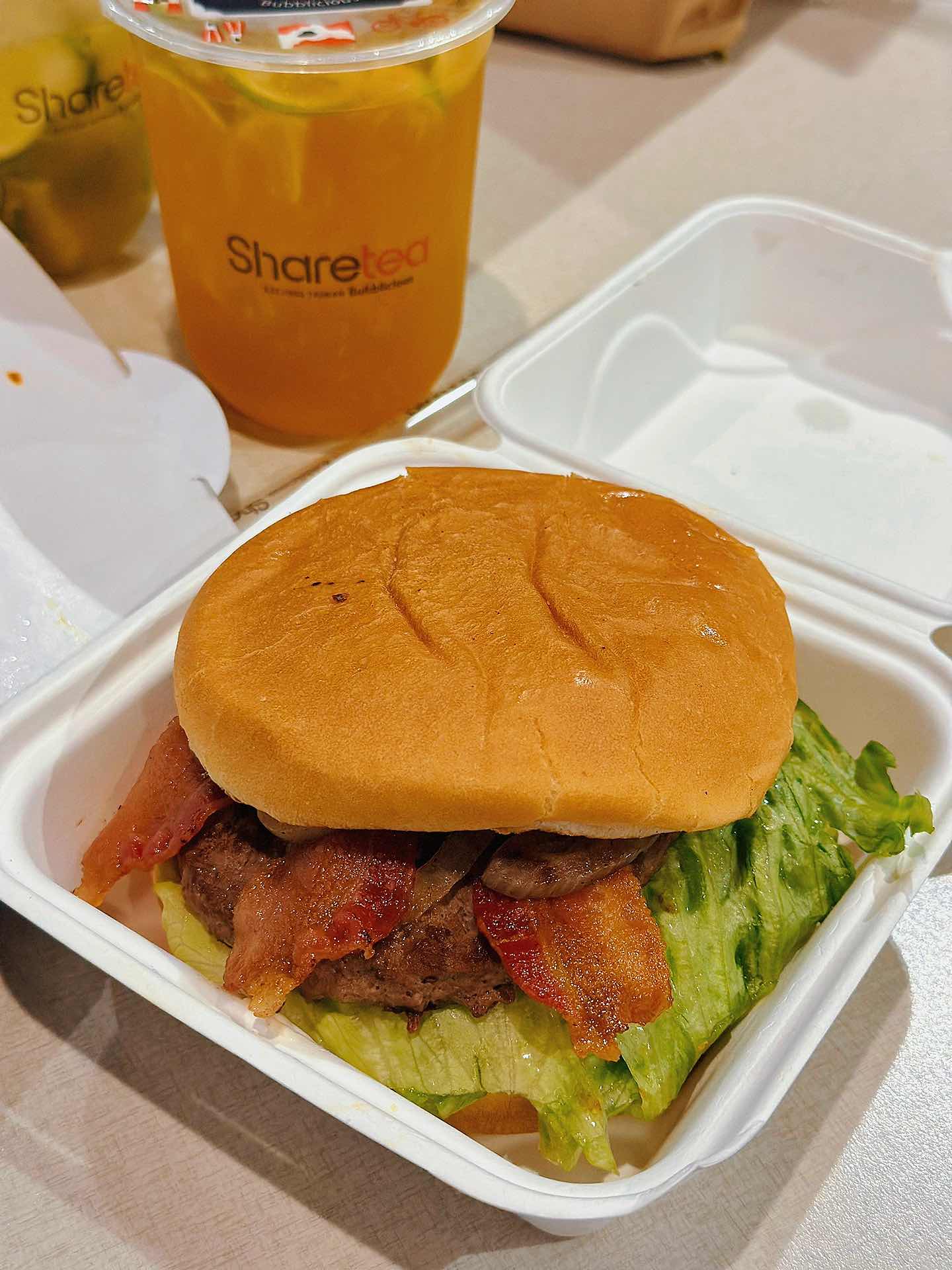 Nation Burger•Chowing Down on Worldly Juicy Burgers on National Day🍔