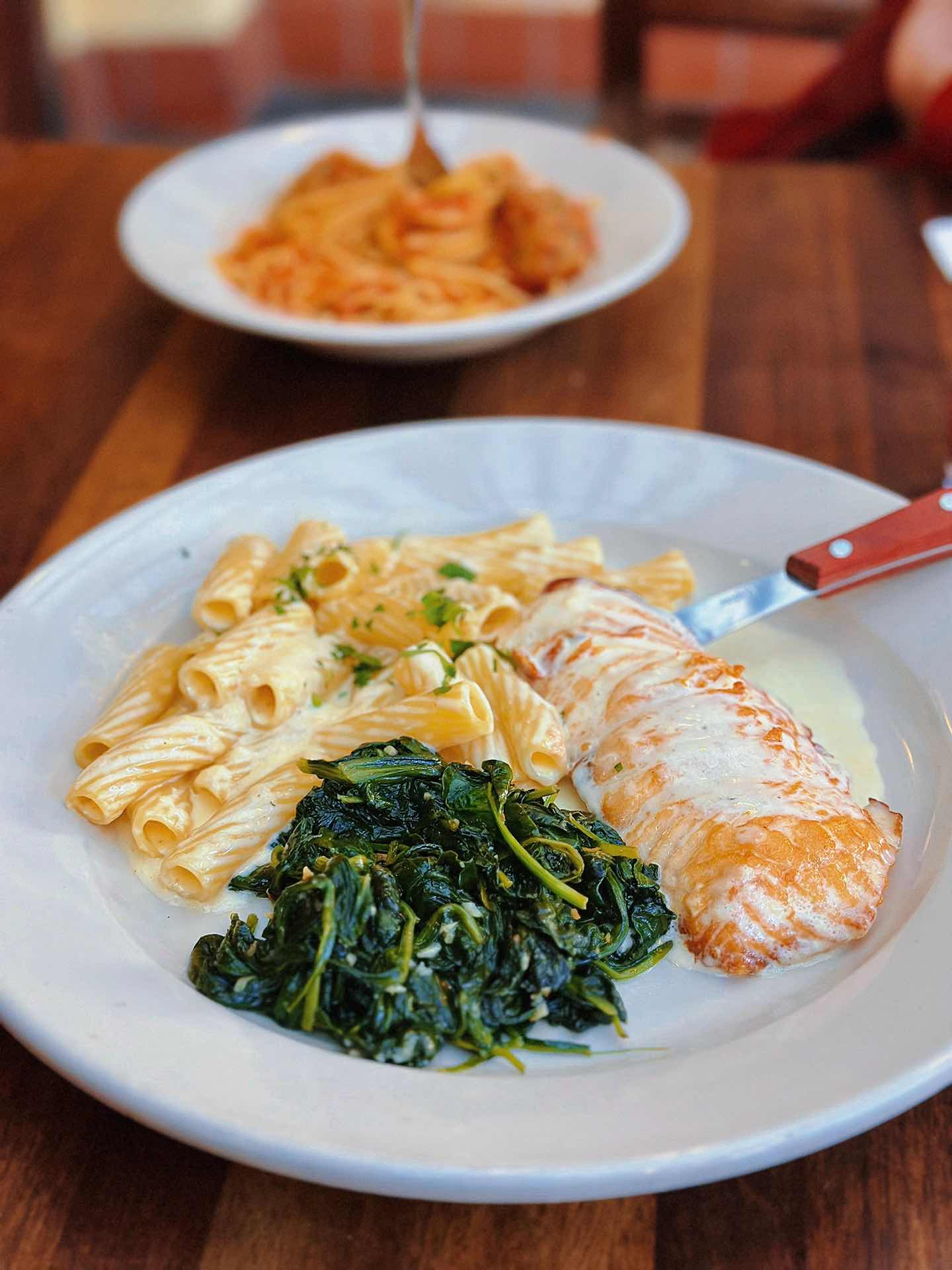 Happy Thursday• Tomatina Italian🍝 & Galaxy 3 Viewing
