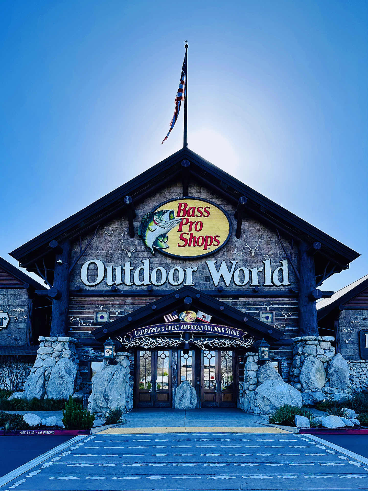 Bay Area Kid Outing - Experience the Call of the Wild at Bass Pro 🐺 14 Pics?