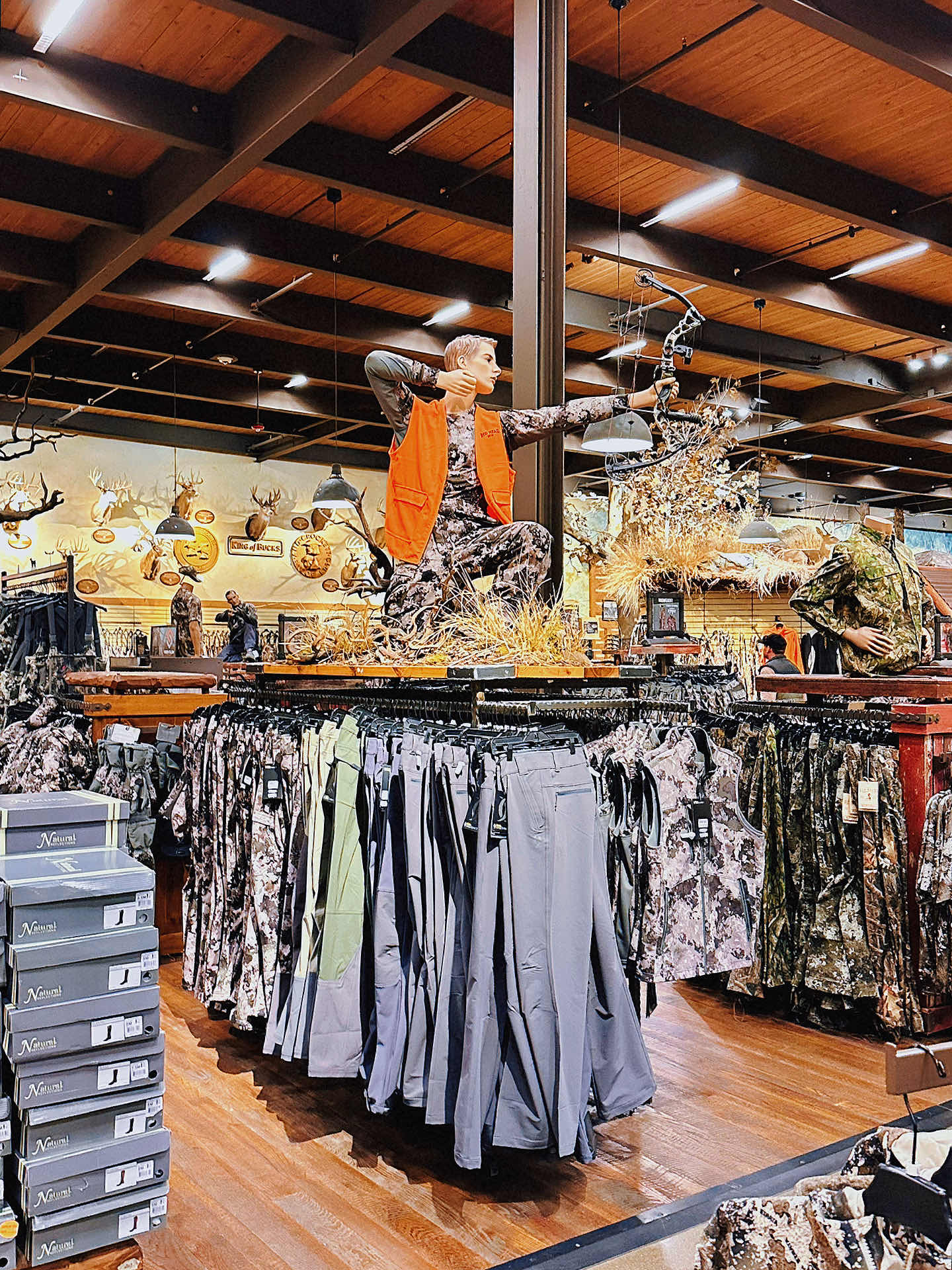 Bay Area Kid Outing - Experience the Call of the Wild at Bass Pro 🐺 14 Pics?