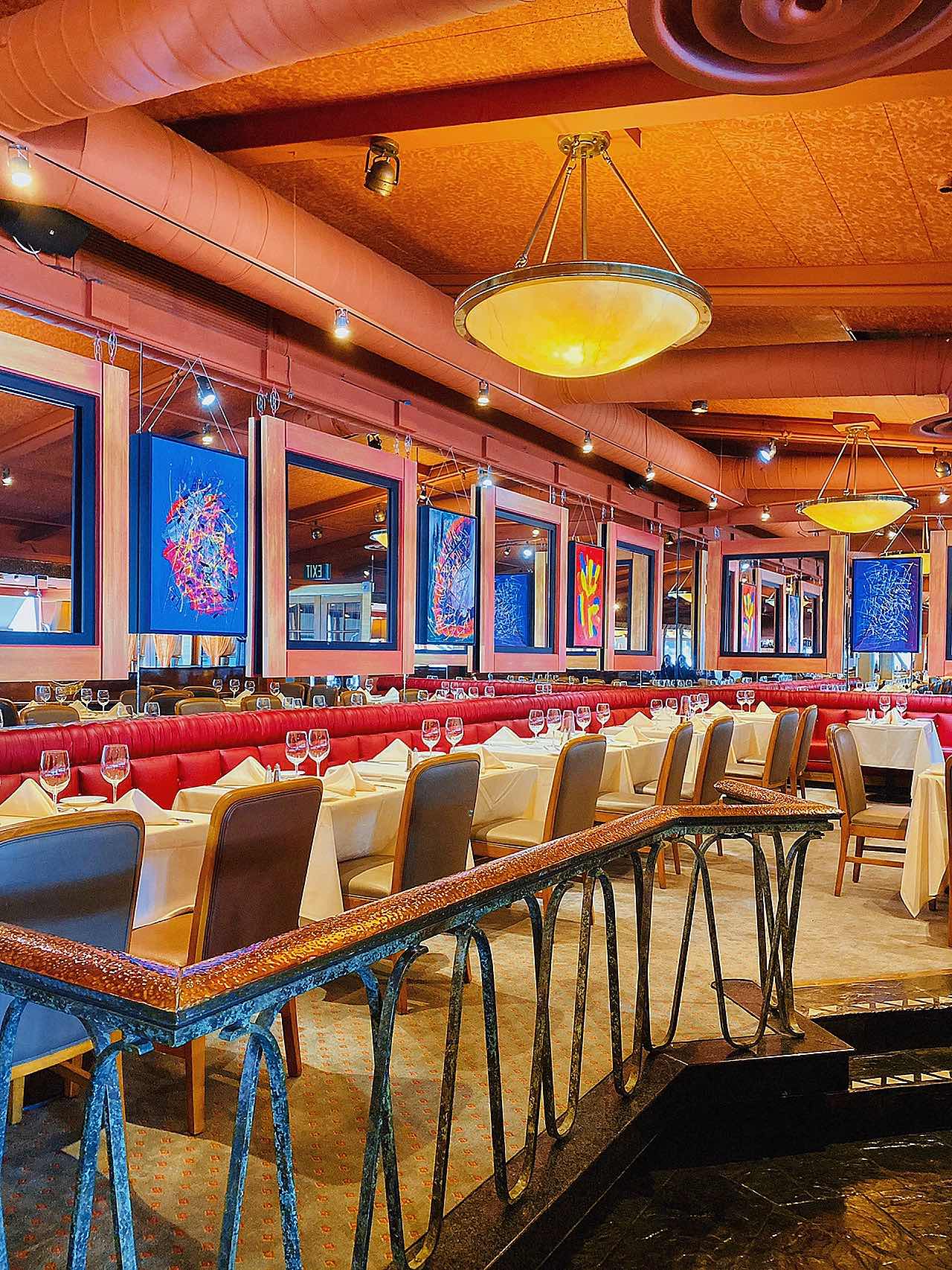 Scott’s Seafood - A Seafood Place with Strong Artistic Atmosphere.