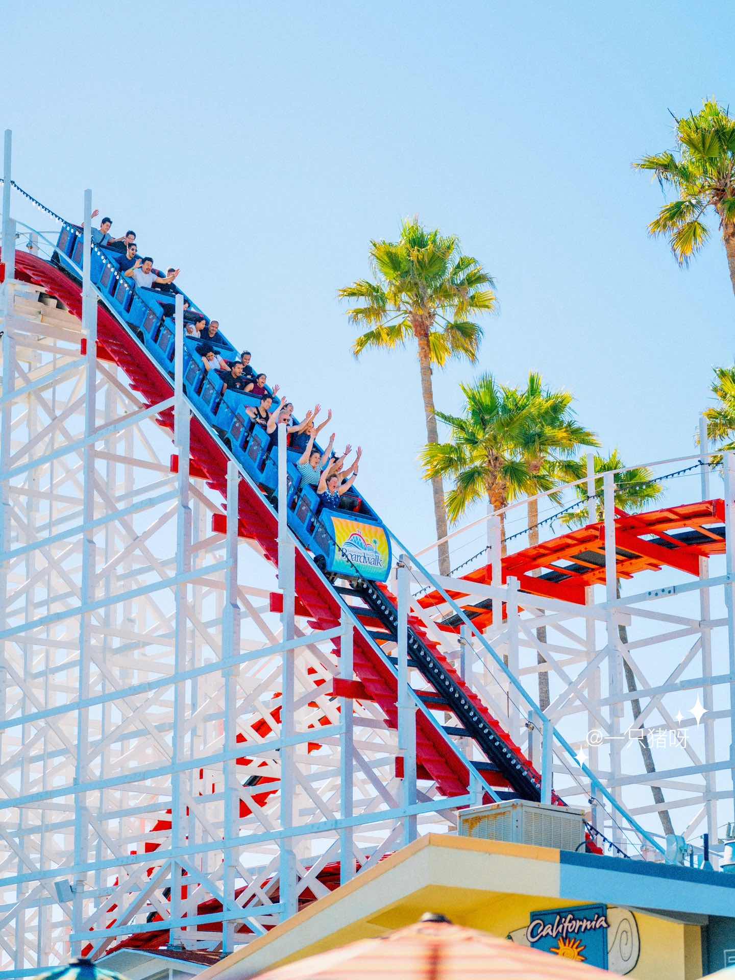 Macaron-colored Santa Cruz🎠 beachside amusement park in Cali