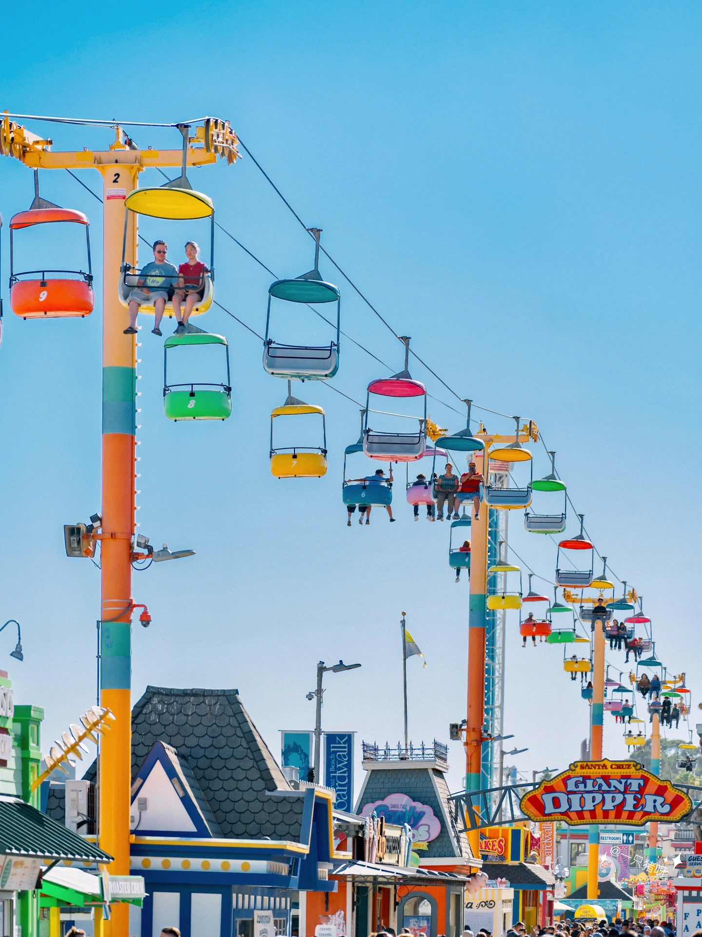 Macaron-colored Santa Cruz🎠 beachside amusement park in Cali