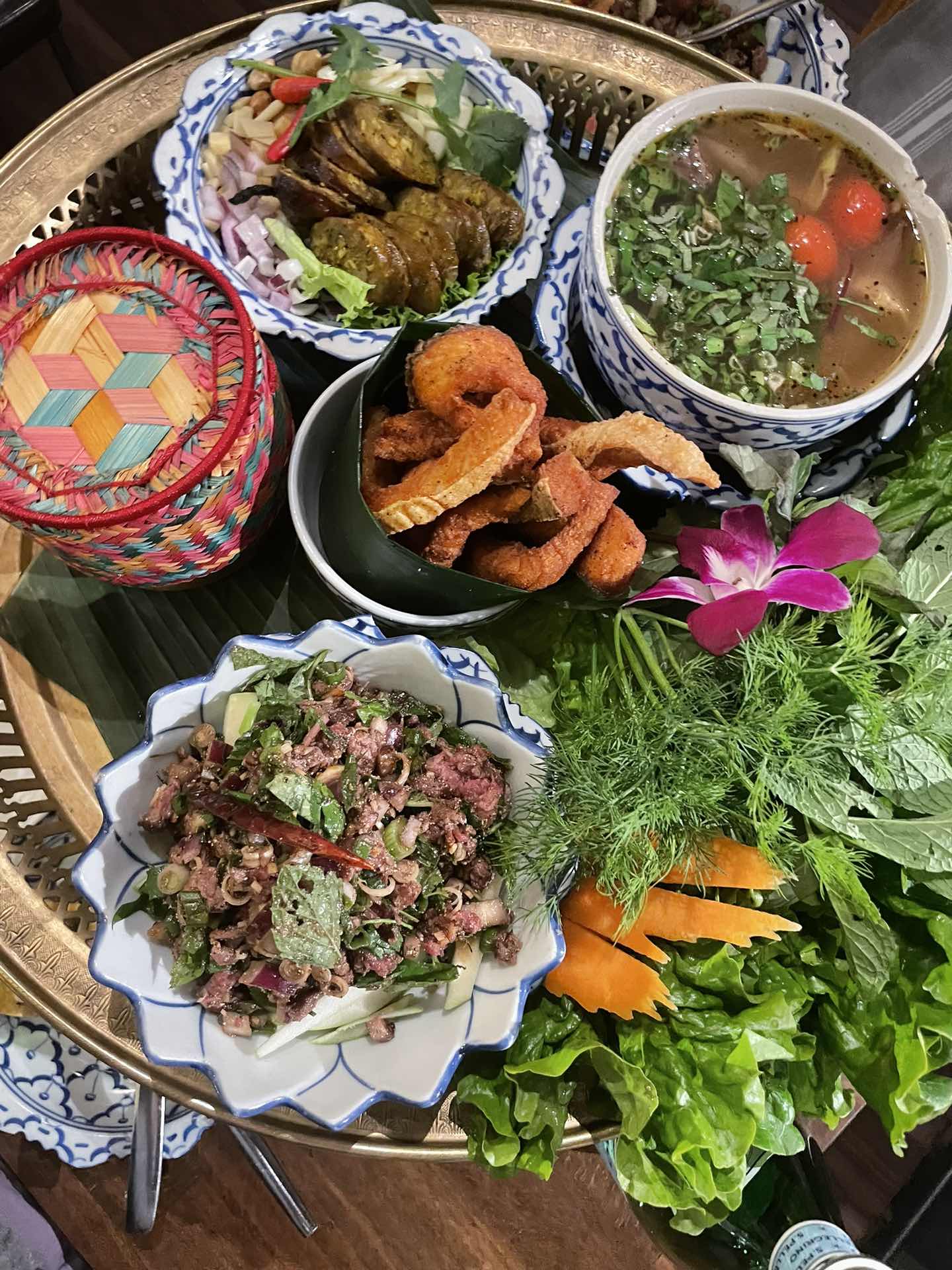 Lao table