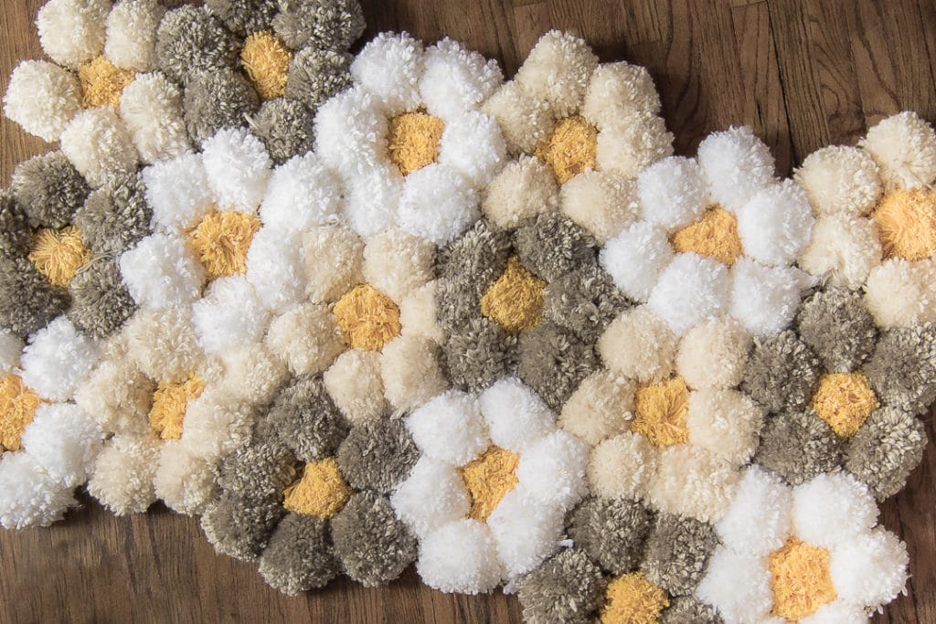 HOW TO MAKE A POM POM RUG THE EASY WAY – IT’S SO FLUFFY!