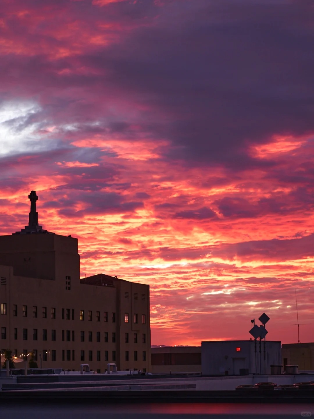 🌇 The Stunning Sunset in the City of Angels 🌅