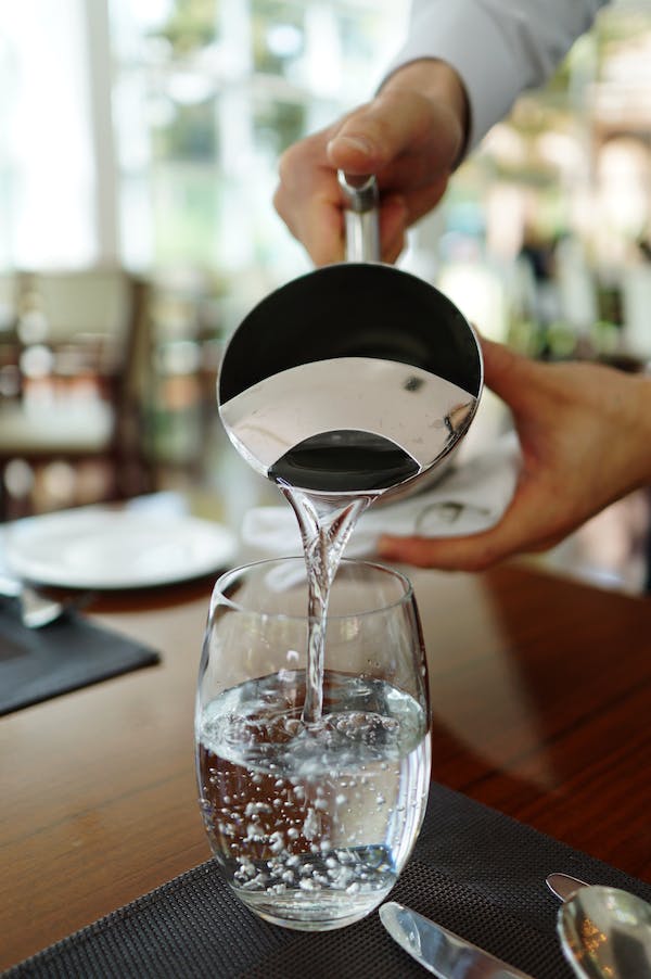How to Hydrate Your Body and Recognize Symptoms of Dehydration