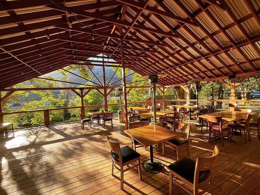 🏞️ Johnny McNally's Fairview Lodge: A Hidden Gem by the Kern River 🏕️