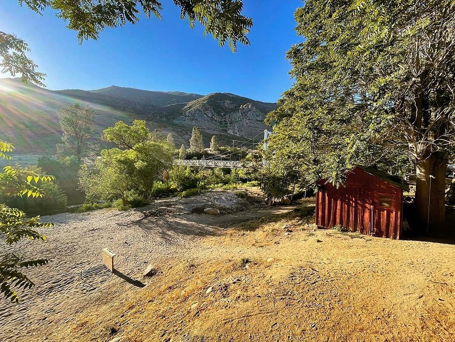 🏞️ Johnny McNally's Fairview Lodge: A Hidden Gem by the Kern River 🏕️