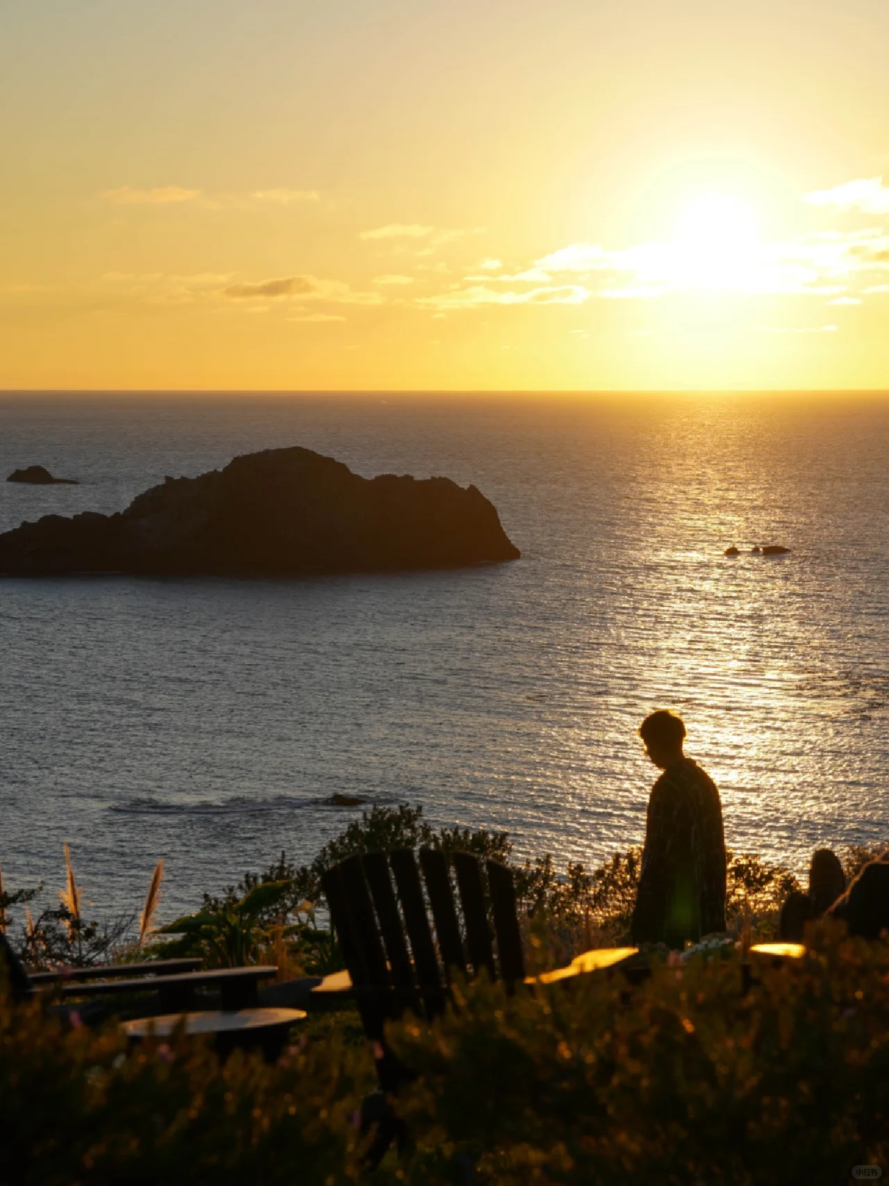Experience the infinite energy of nature and the beautiful sunset in the Bay Area Getaway.