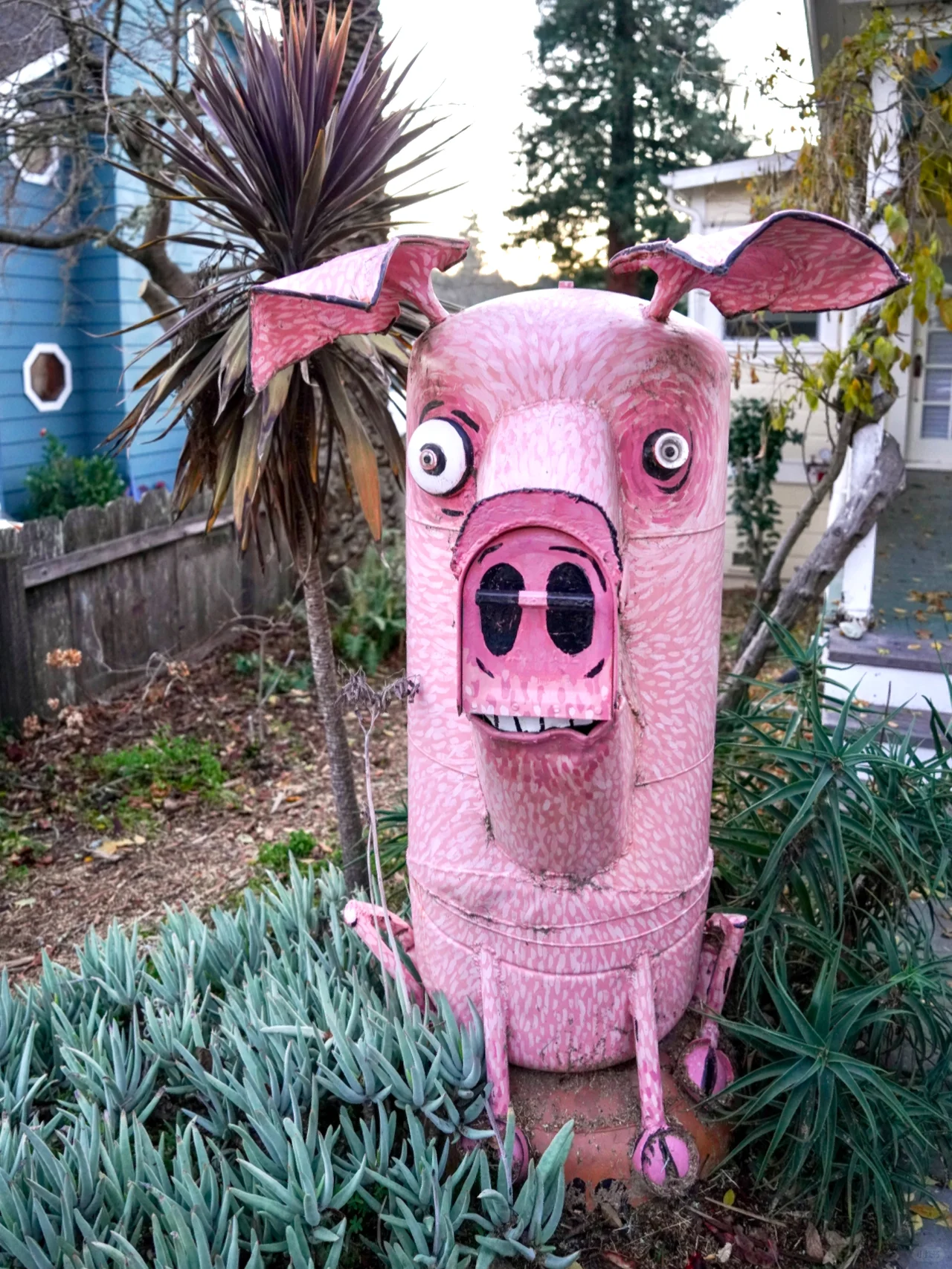 Bay Area Weekend | Fairy Tale Neighborhood Built with Ironwork and Gardening 💐