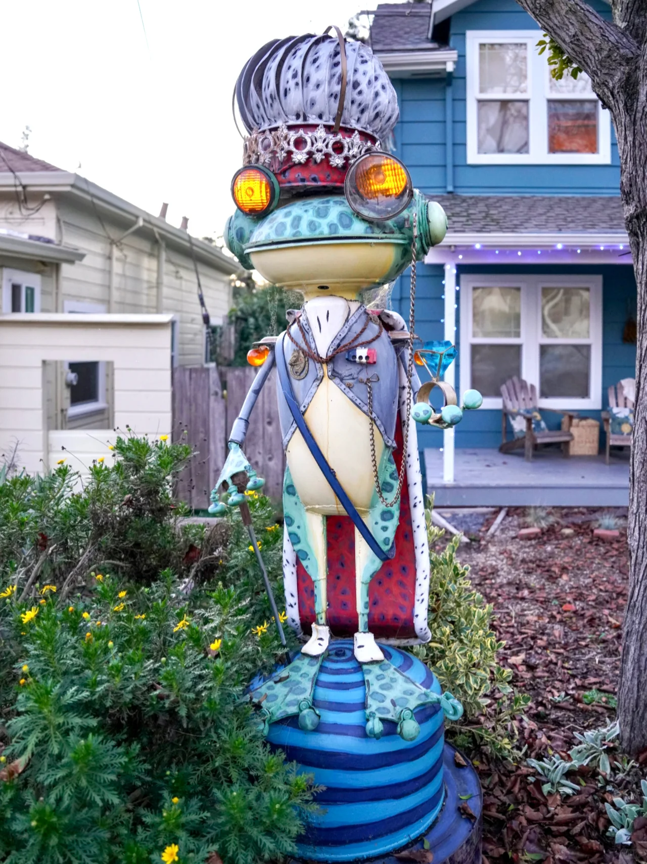 Bay Area Weekend | Fairy Tale Neighborhood Built with Ironwork and Gardening 💐