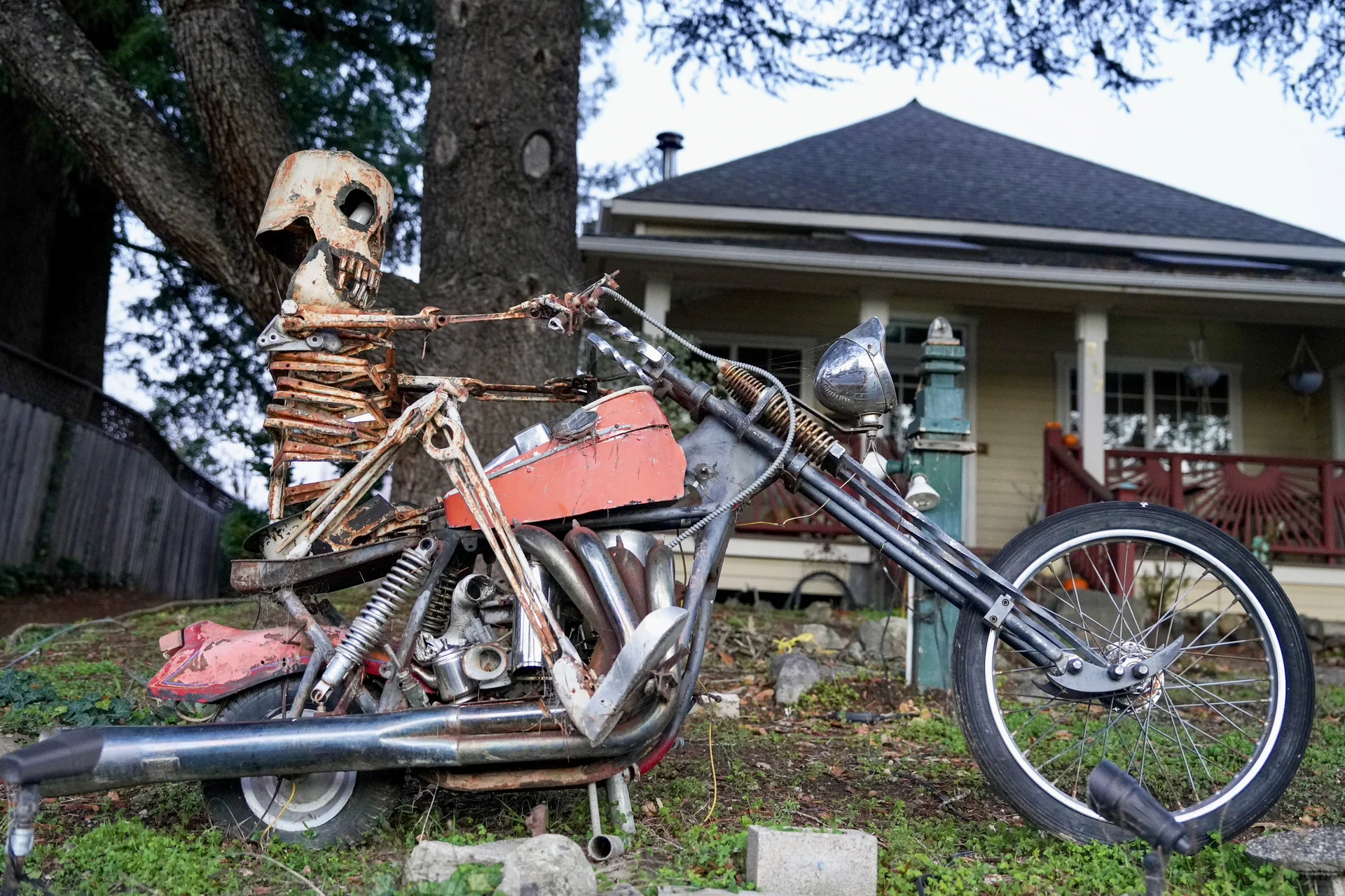Bay Area Weekend | Fairy Tale Neighborhood Built with Ironwork and Gardening 💐