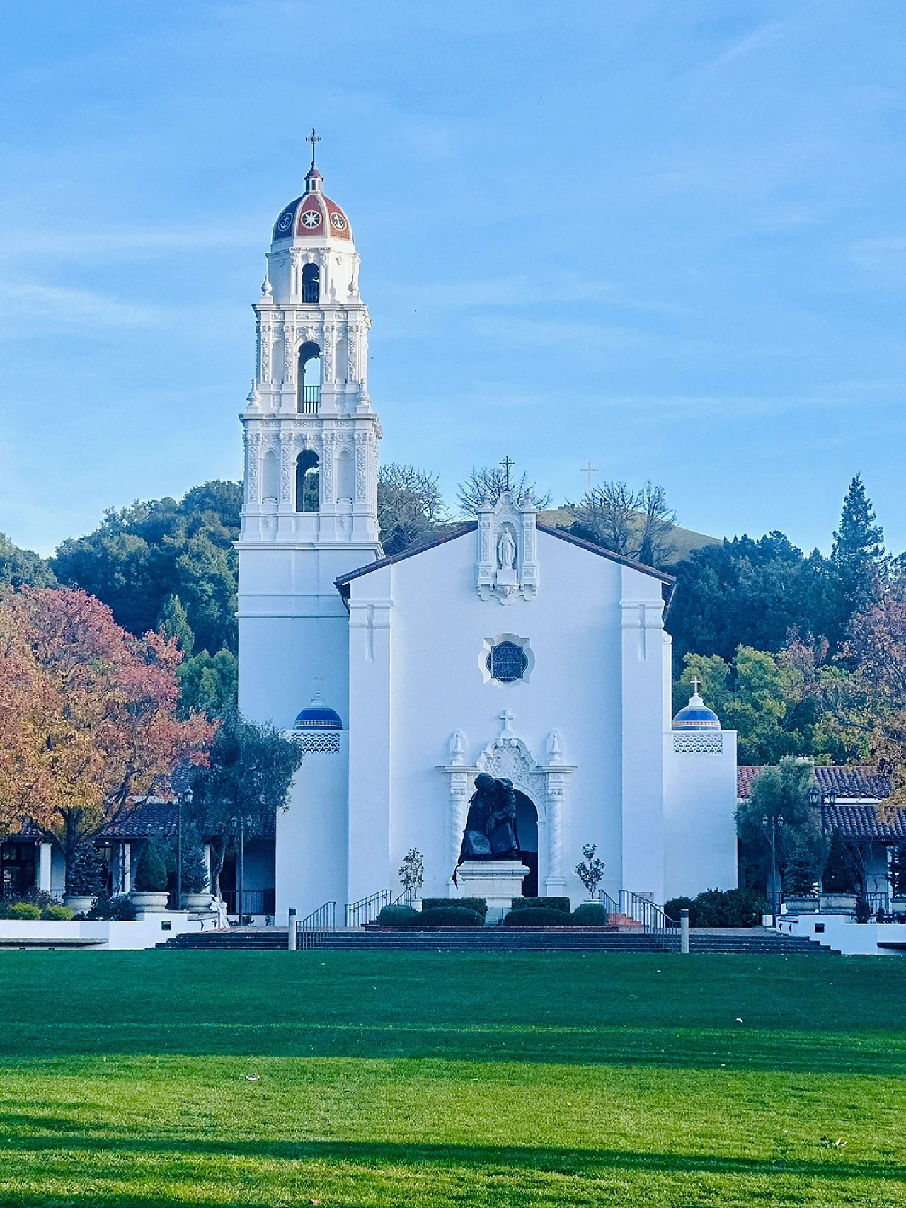 Bay Area Strolling: Saint Mary's Women's College Hidden in the Deep Mountains