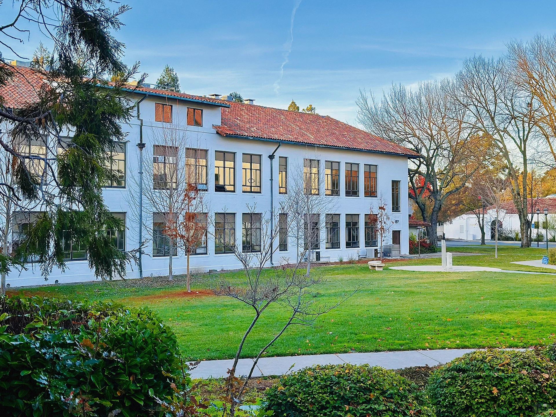 Bay Area Strolling: Saint Mary's Women's College Hidden in the Deep Mountains