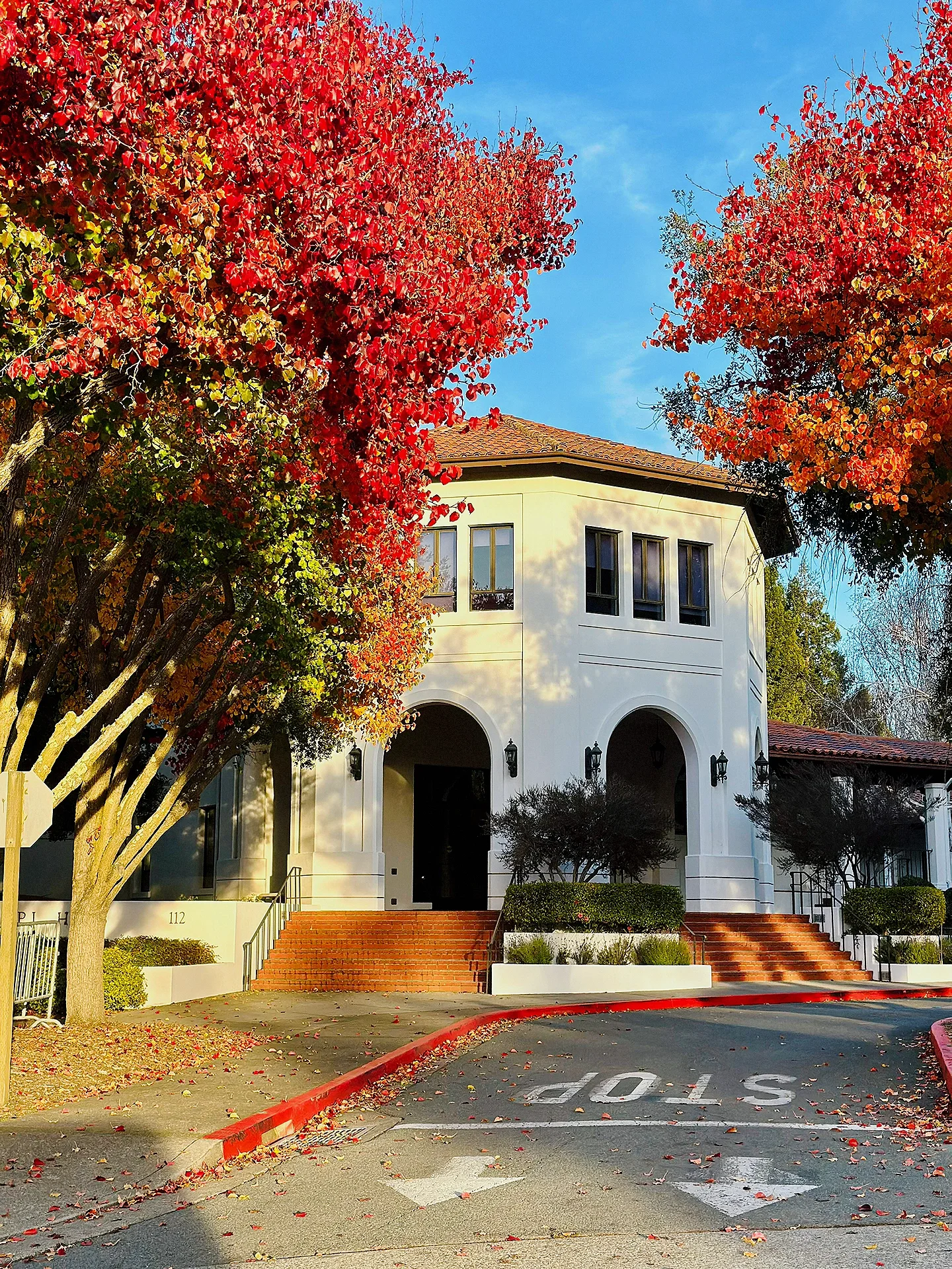 Bay Area Strolling: Saint Mary's Women's College Hidden in the Deep Mountains