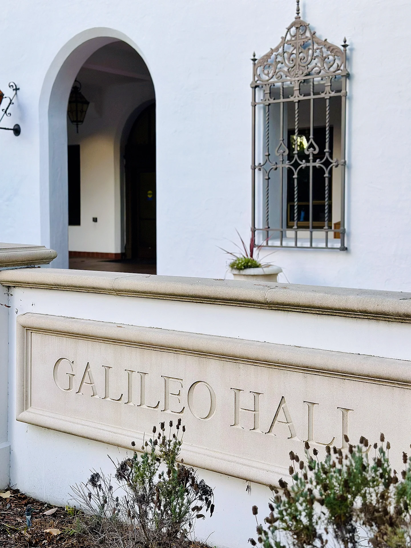 Bay Area Strolling: Saint Mary's Women's College Hidden in the Deep Mountains