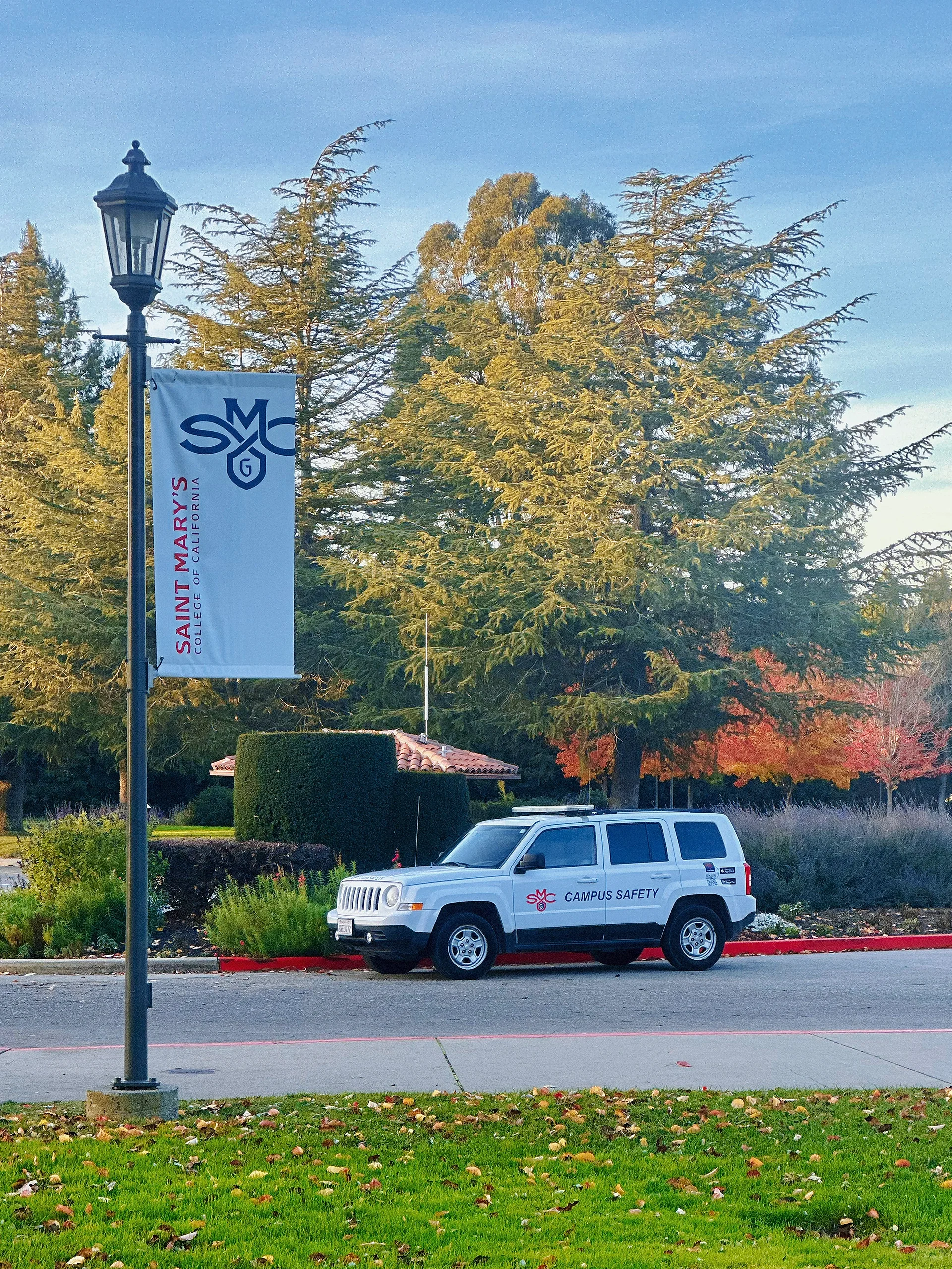 Bay Area Strolling: Saint Mary's Women's College Hidden in the Deep Mountains