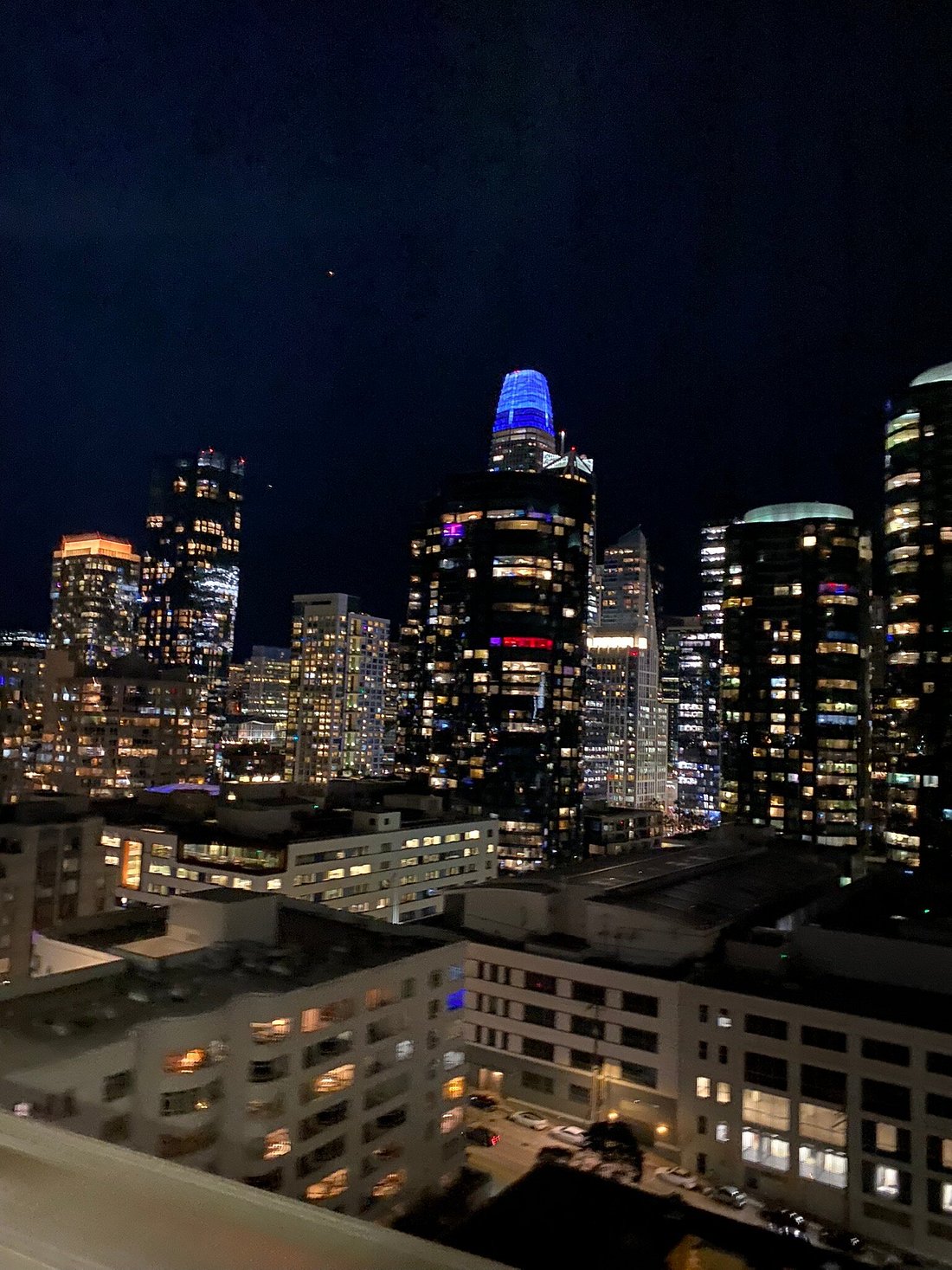 Take an Ultimate Night Tour with Sightseeing Shuttle in San Francisco