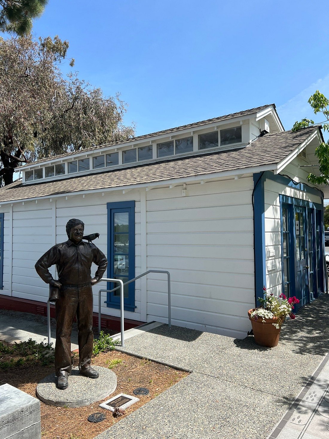 Sausalito Ice House Museum: explore historical displays and artifacts related to the city