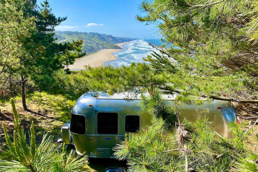 10 Half Moon Bay Airbnbs with Beachy Vibes.