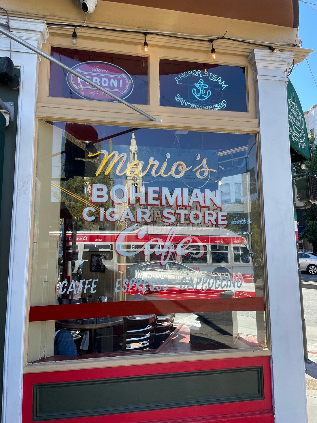 Let's Go for a Little Italy and North Beach Walking Tour in San Francisco