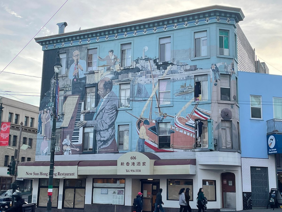 Let's Go for a Little Italy and North Beach Walking Tour in San Francisco