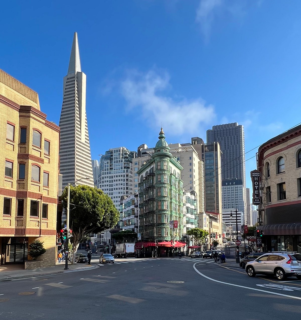 Let's Go for a Little Italy and North Beach Walking Tour in San Francisco