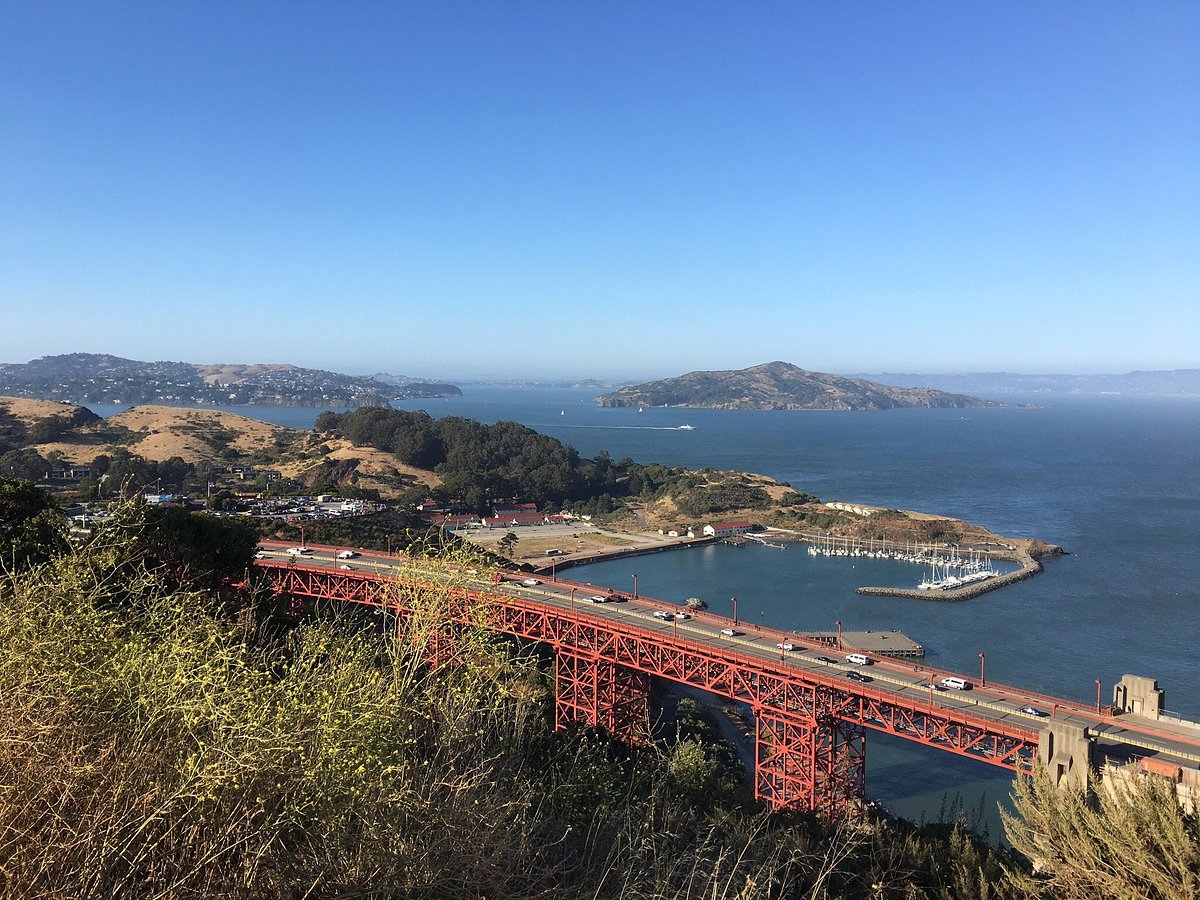 Enjoy the Amazing View of The Golden Gate Bridge in Battery Spencer