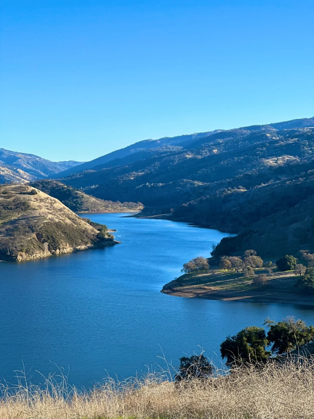 🏞️ Elevate Your Spirits at Del Valle Lake Trail! 🌄