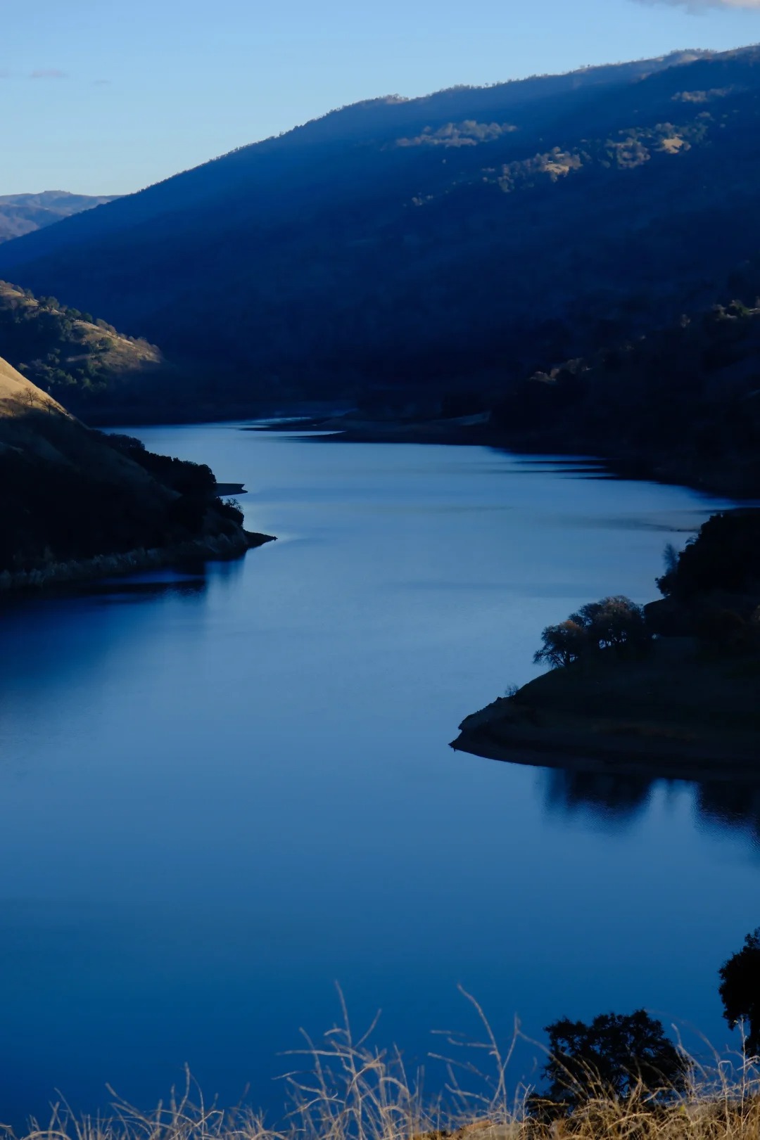 🏞️ Elevate Your Spirits at Del Valle Lake Trail! 🌄