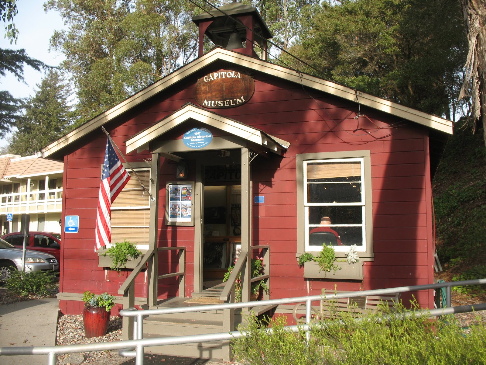 🏛️ My Strolls Through Capitola's Time: A Peek into History! 🕰️