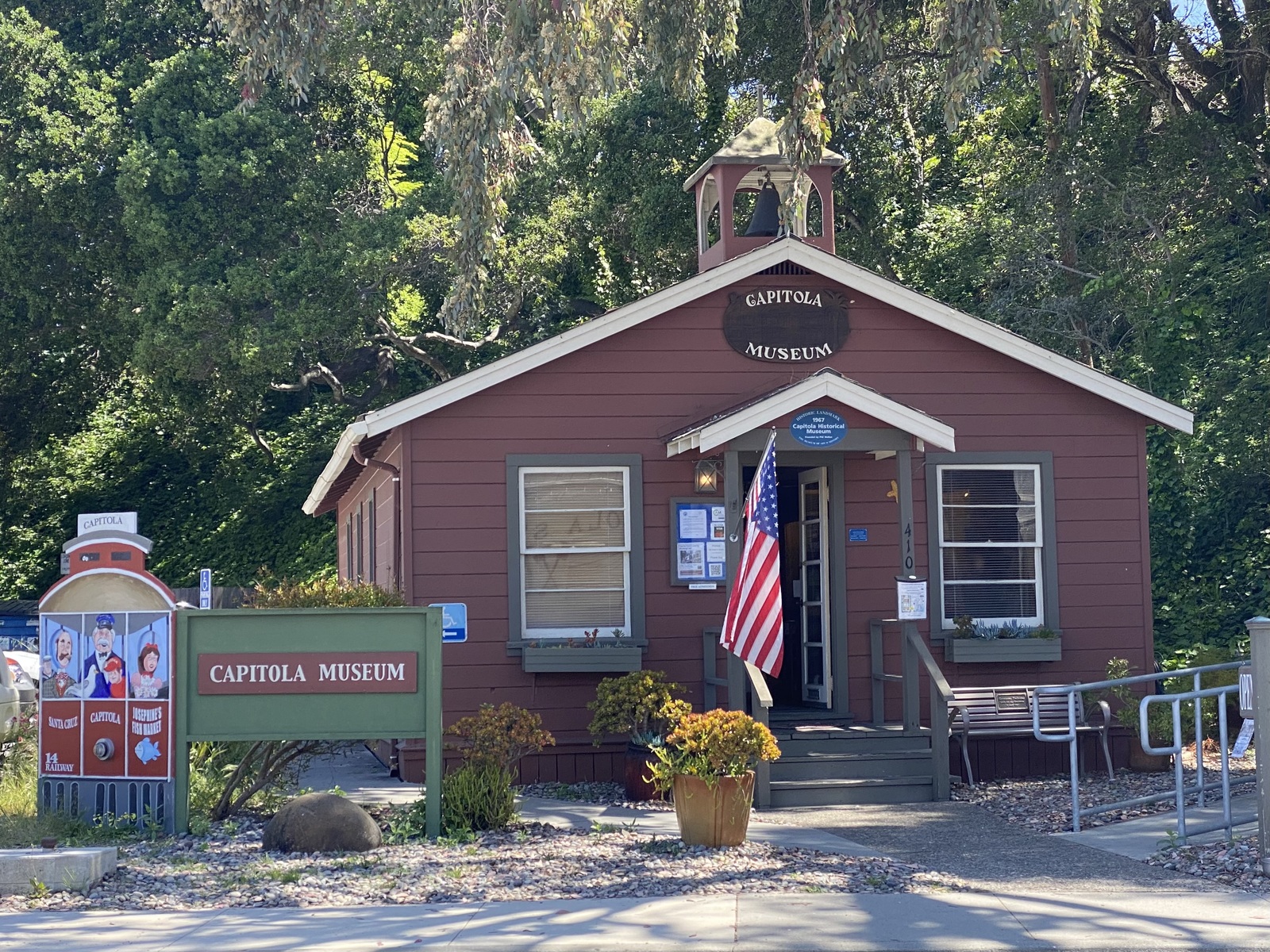 🏛️ My Strolls Through Capitola's Time: A Peek into History! 🕰️