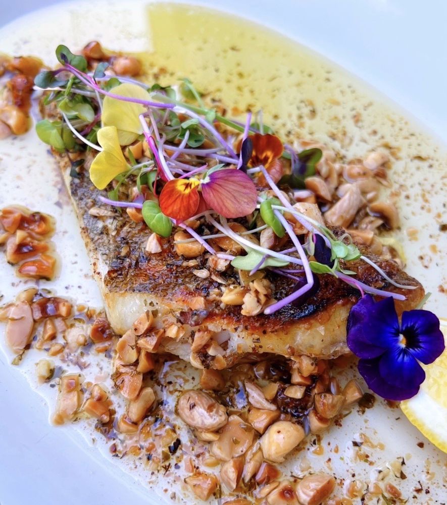🍷🍽️ Zuzu: A Napa Staple for Tapas and G&Ts 🍤🍹