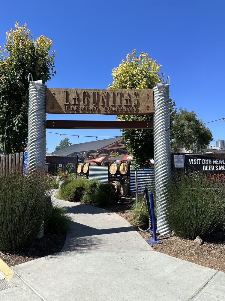 🍻 Visiting Lagunitas Taproom: Fun Times and Tasty Brews! 🐶