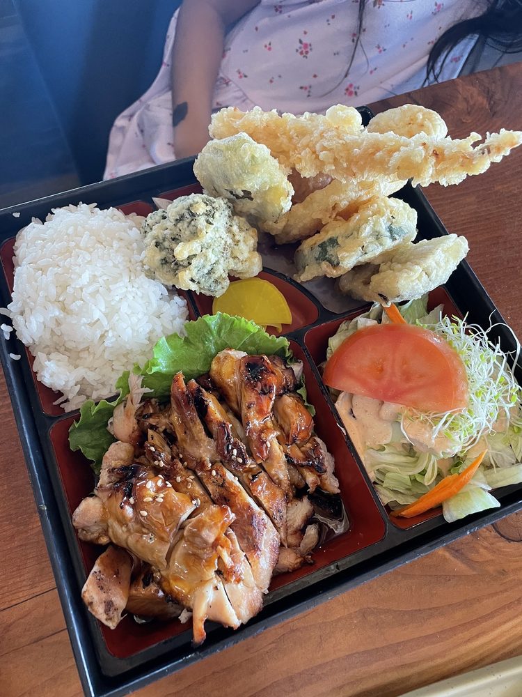 Sushi House | 🍣 Satisfying Sushi Spot! 🌊