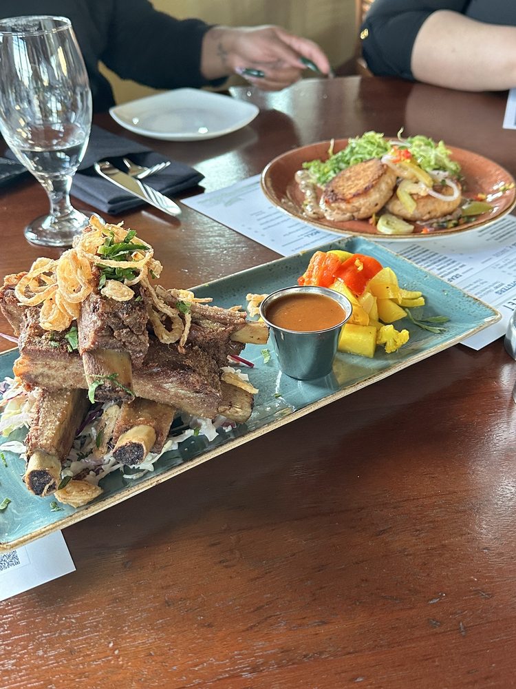 Lake Chalet Seafood Bar & Grill | Feeling Hungry? Here's a Recap! 🍣🍷🍔🥩
