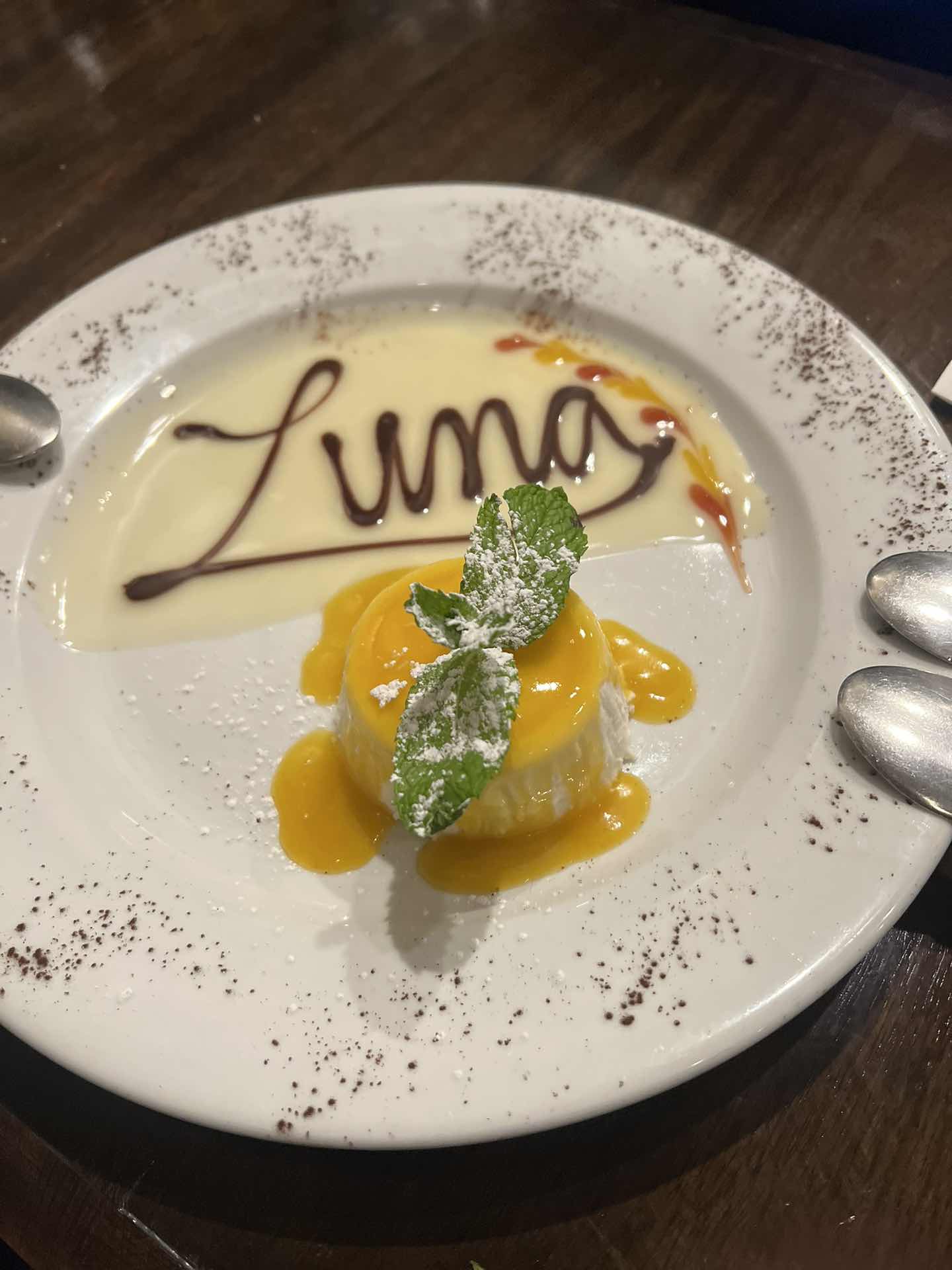 More Luna dining 😍