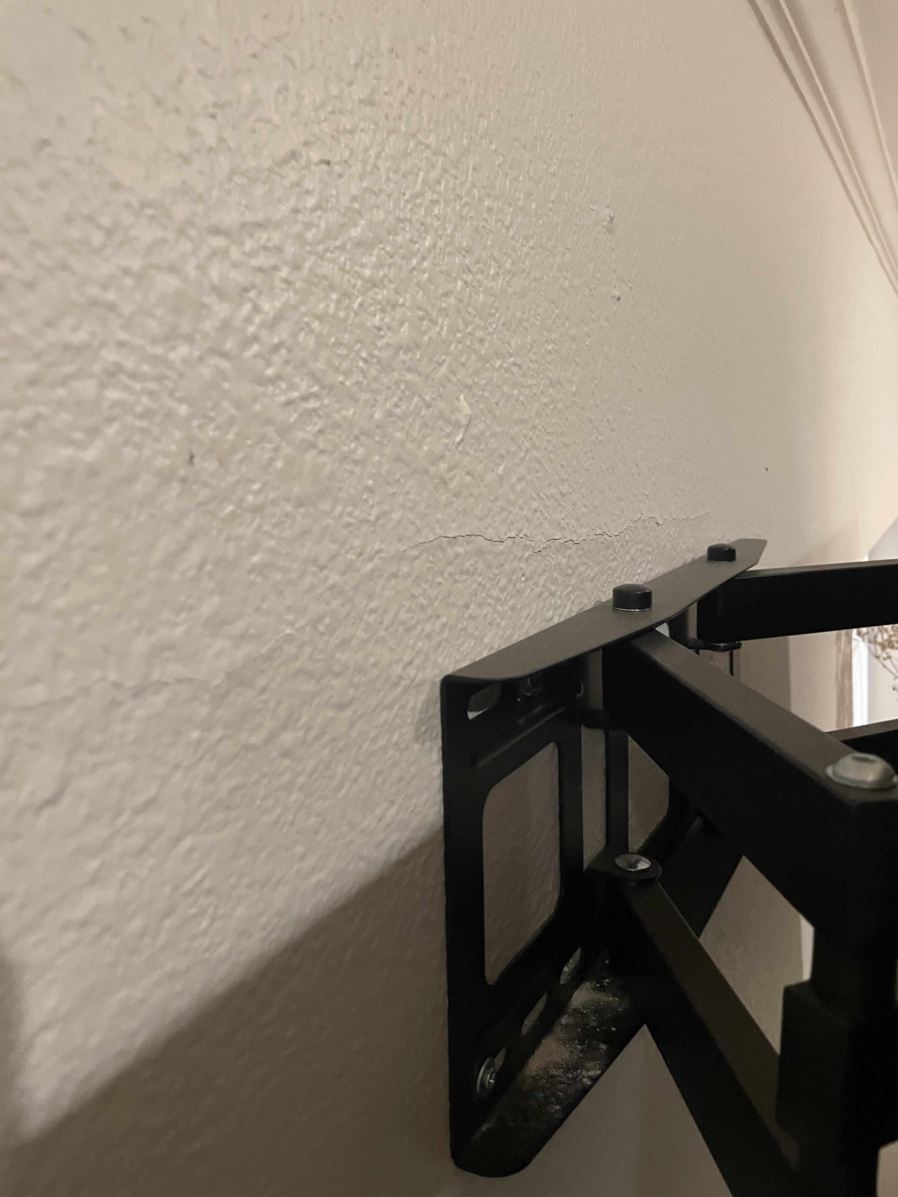I Tried to Mount My TV Alone. My Wall Paid the Price.