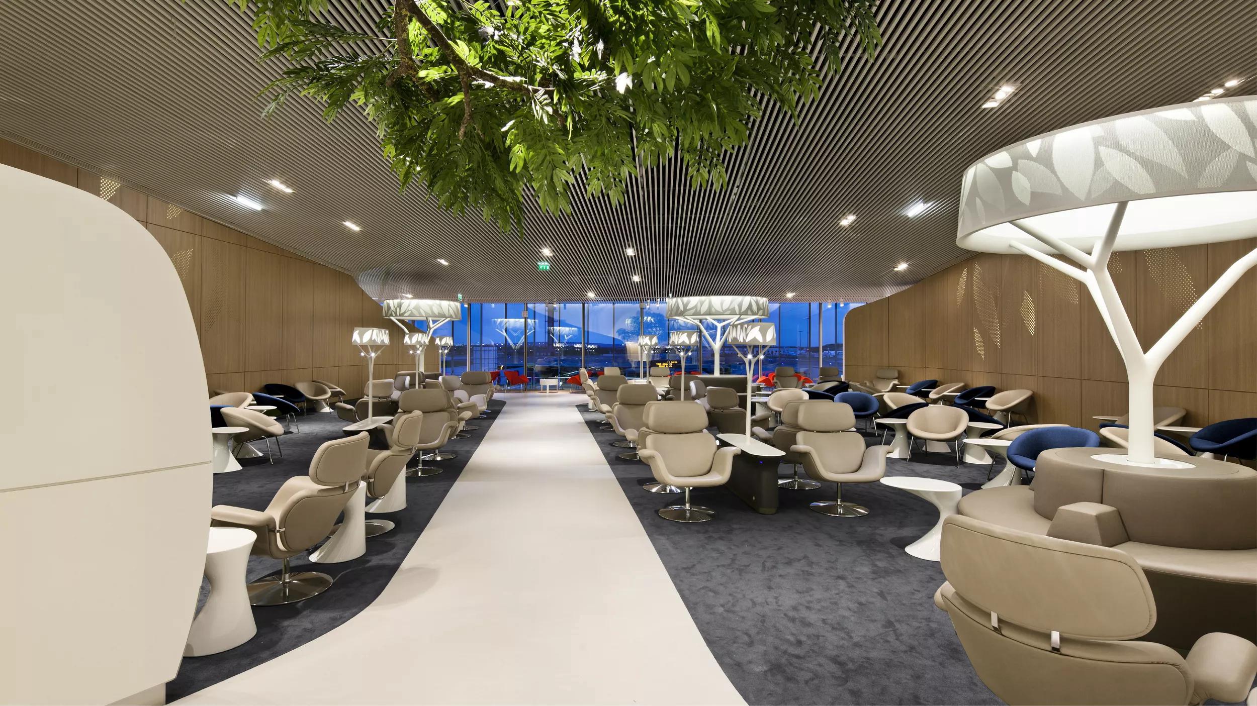 finding a decent lounge with showers at cdg airport