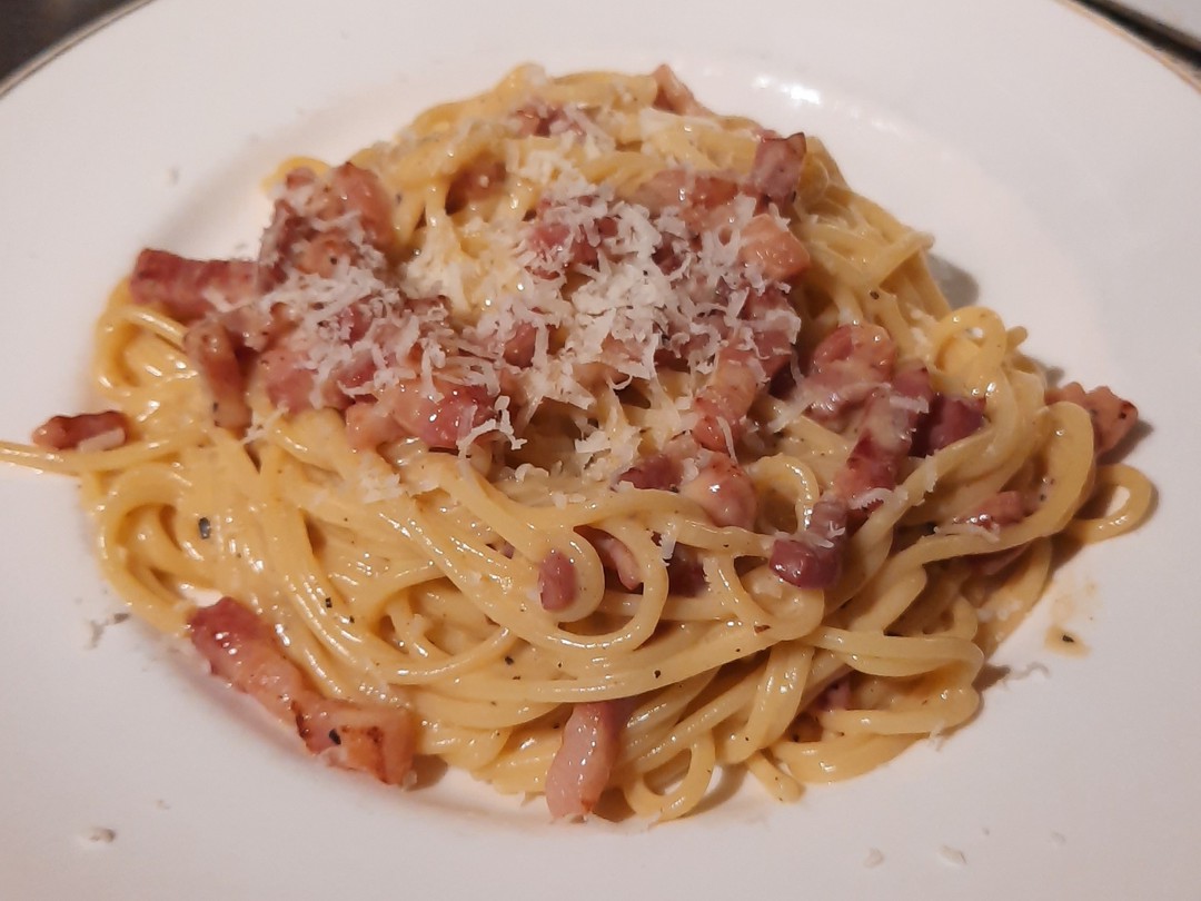 Creamy Carbonara at Home: Pure Pasta Bliss 🇮🇹🍝