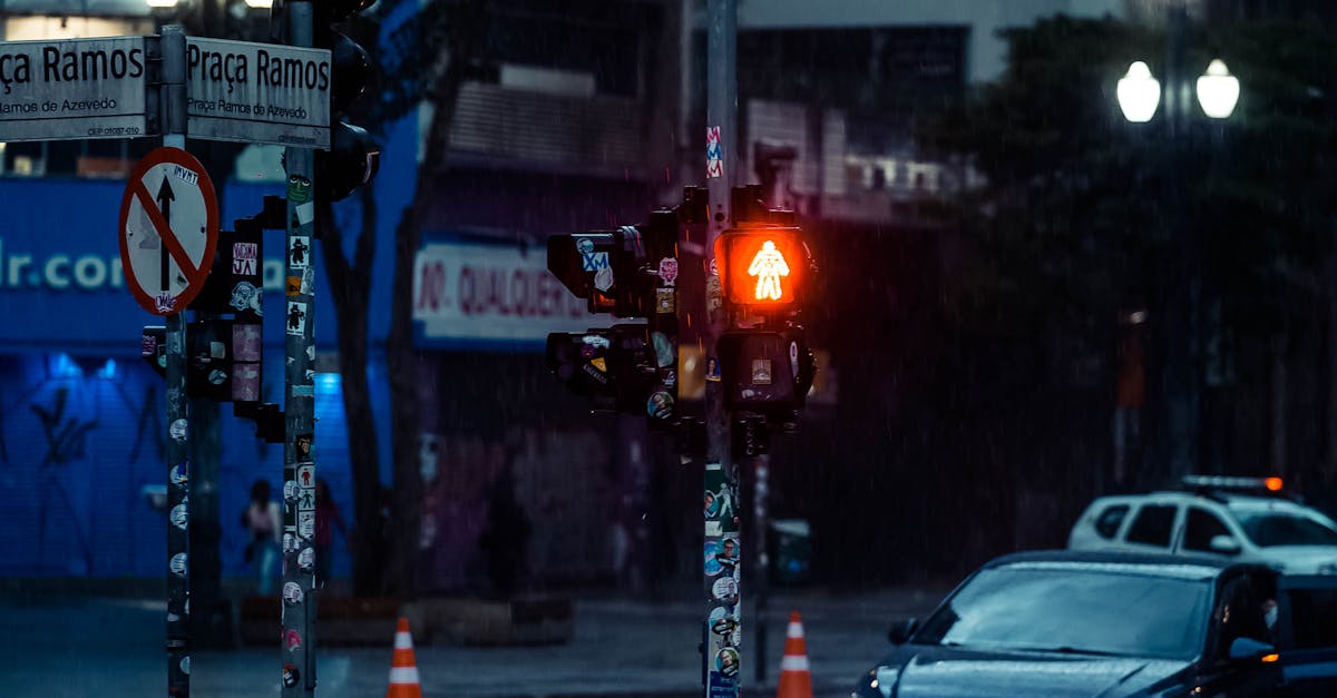 Is It Okay to Wait at Red Lights for Safer Right Turns?