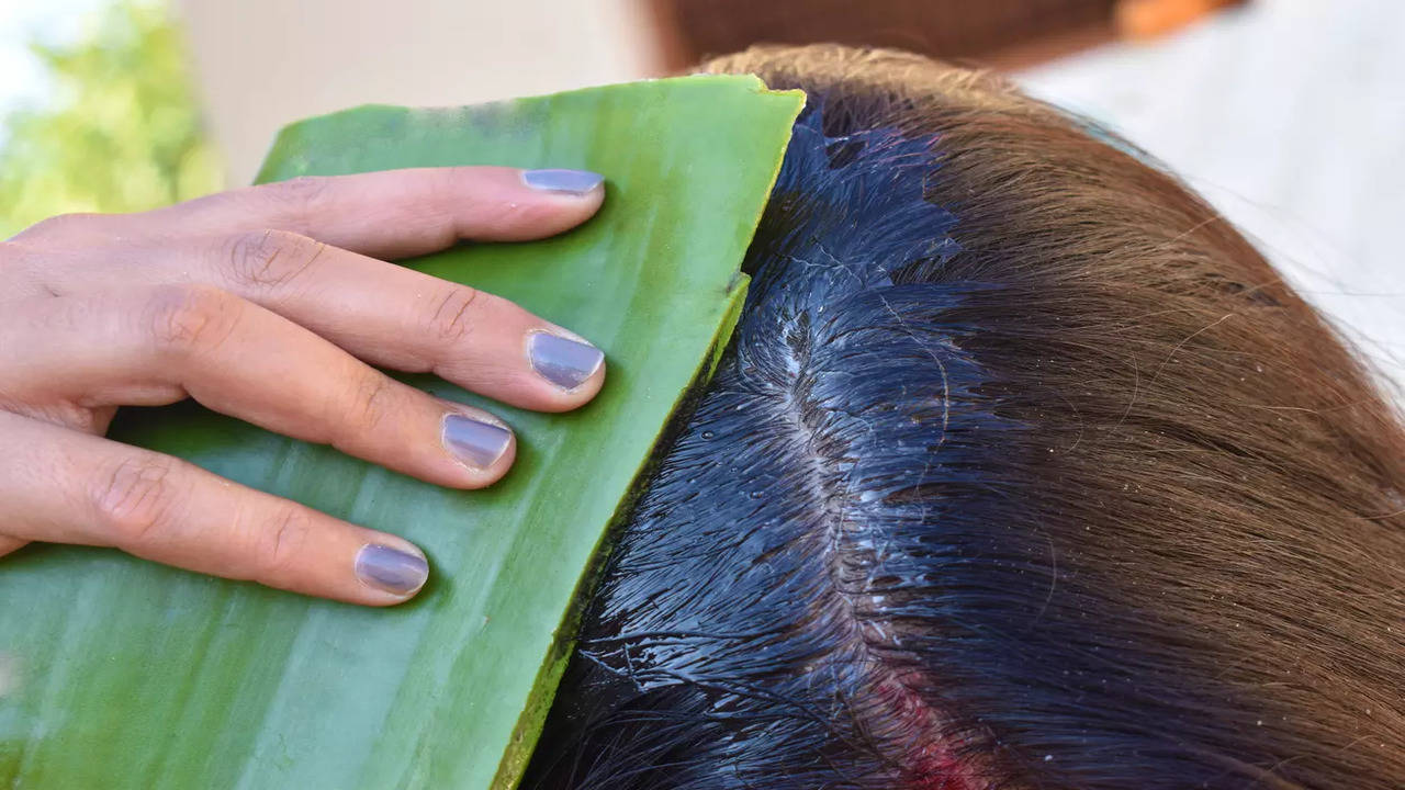Ditch the Flakes: Natural Dandruff Fixes That Actually Work!