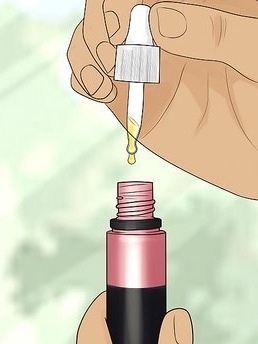 Mascara Gone Clumpy? Here’s How to Rescue It (and Your Lashes!)