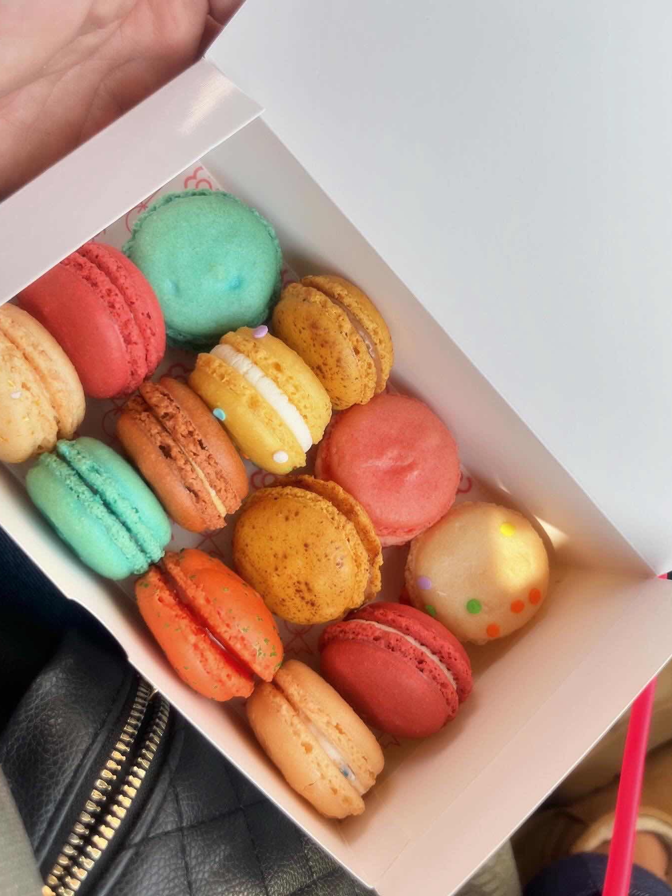 Le Macaron French Pastries