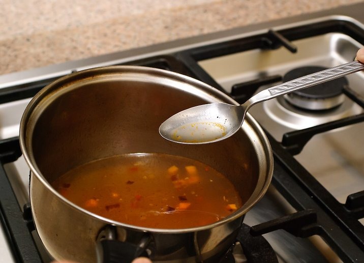 To stay healthy, you should skim the fat off the soup like this.