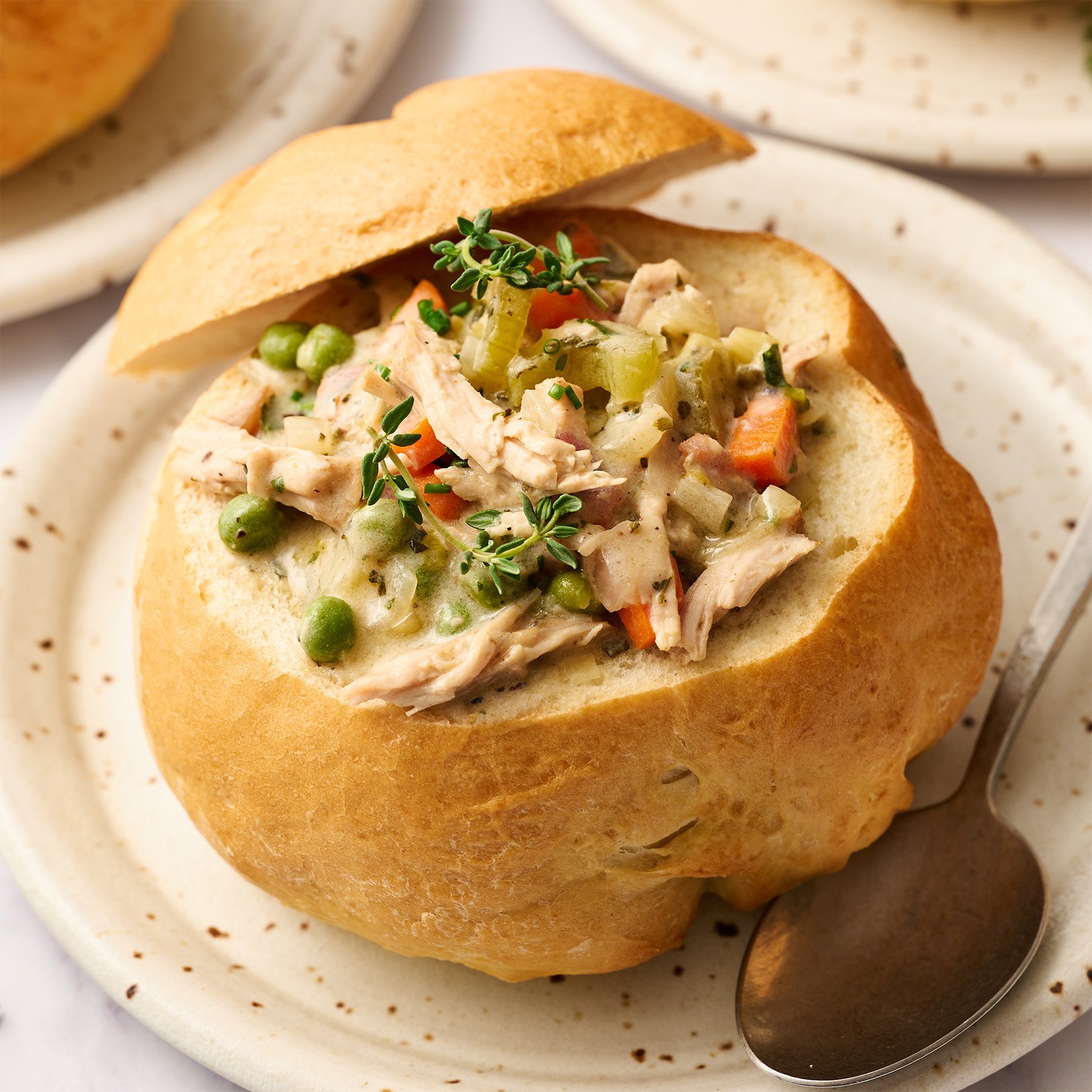 🦢🦢How to eat soup served in a bread bowl elegantly?