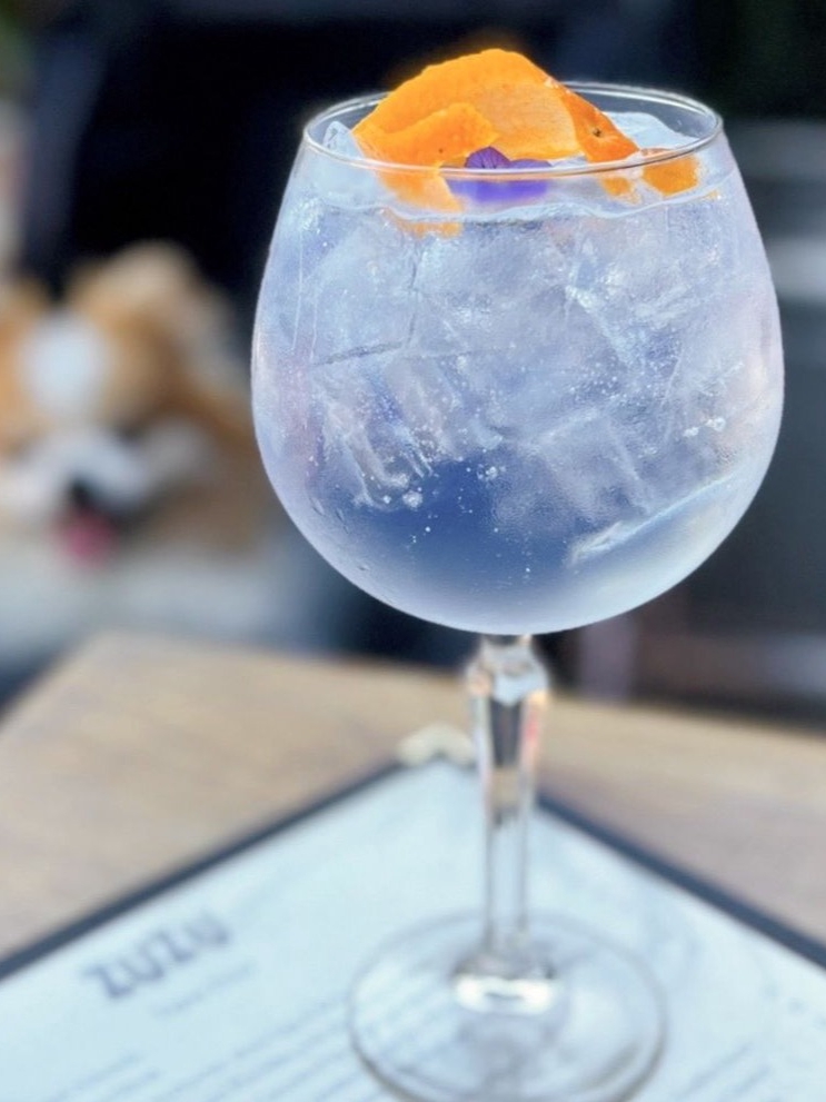 🍷🍽️ Zuzu: A Napa Staple for Tapas and G&Ts 🍤🍹