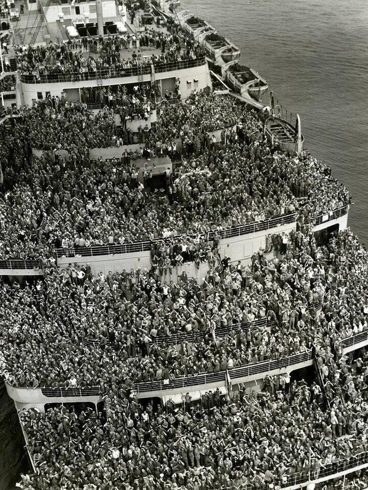 Did This WWII Photo Spark a Fandom Feud? 📸