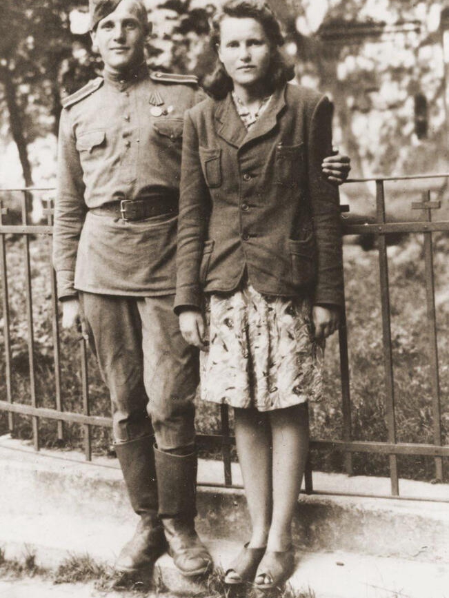 Did This WWII Photo Spark a Fandom Feud? 📸